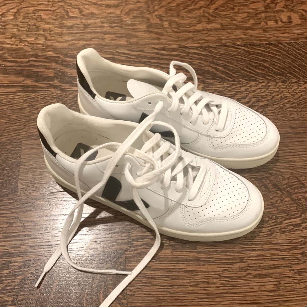 Veja V-10 sneakers